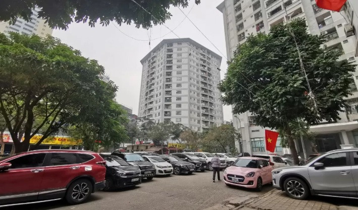 Hiện trên địa bàn quận có 42 điểm trông giữ phương tiện được cấp phép nhưng chưa đáp ứng được nhu cầu trông giữ của người dân