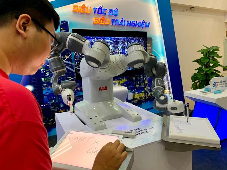 Khách hàng được ưu đãi miễn phí VinaPhone 5G đến hết 31/1/2021 Khách hàng được ưu đãi miễn phí VinaPhone 5G đến hết 31/1/2021