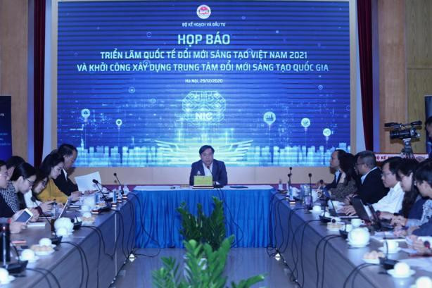 Thứ trưởng Bộ KH-ĐT Trần Duy Đông trao đổi thông tin với báo chí về VIIE 2021