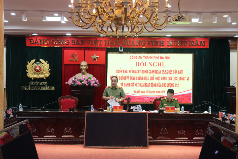 Thiếu tướng Nguyễn Thanh Tùng - Giám đốc CATP Hà Nội chỉ đạo tăng cường hiệu quả hoạt động đấu tranh, phòng chống tội phạm, nhất là "tội phạm đường phố" Thiếu tướng Nguyễn Thanh Tùng - Giám đốc CATP Hà Nội chỉ đạo tăng cường hiệu quả hoạt động đấu tranh, phòng chống tội phạm, nhất là "tội phạm đường phố"