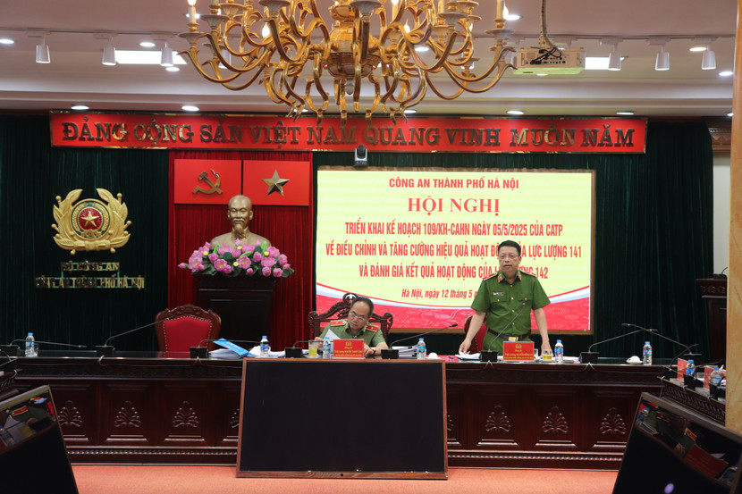 Thiếu tướng Nguyễn Hồng Ky - Phó Giám đốc CATP Hà Nội chủ trì tham luận Thiếu tướng Nguyễn Hồng Ky - Phó Giám đốc CATP Hà Nội chủ trì tham luận