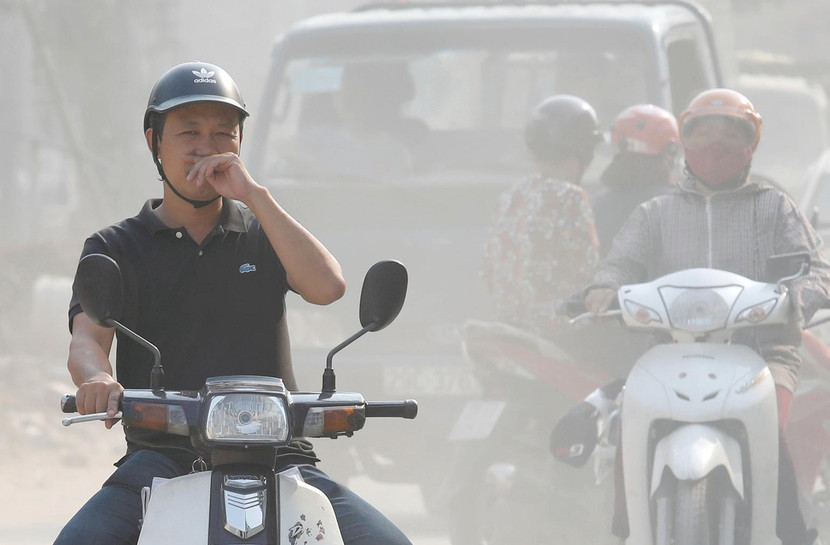 Giao thông là một trong 12 nguồn phát thải ô nhiễm của Hà Nội Giao thông là một trong 12 nguồn phát thải ô nhiễm của Hà Nội