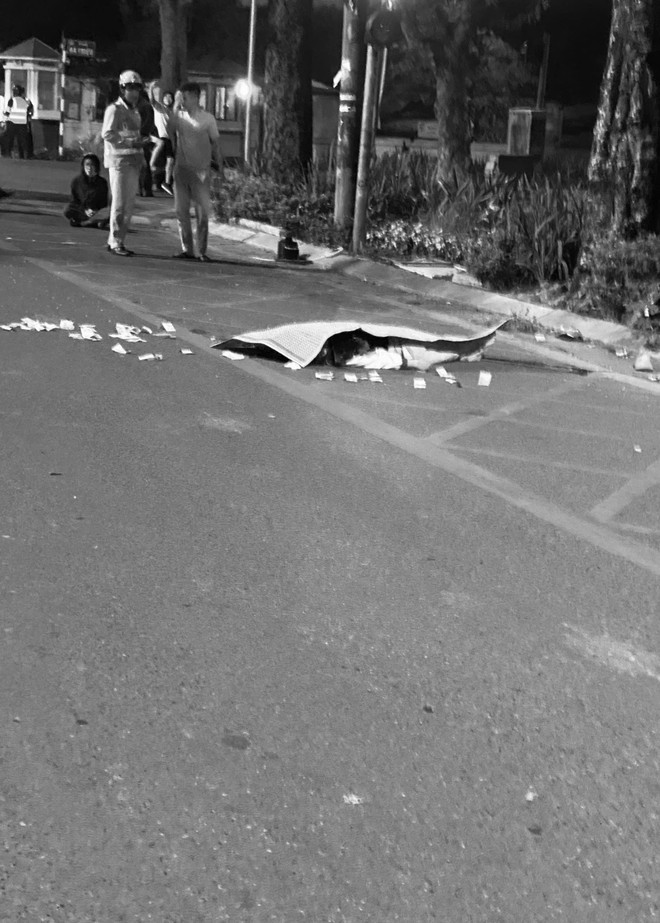 ... sau đó gây ra vụ tai nạn giao thông khiến cô gái 27 tuổi đang đứng chờ đèn đỏ tử vong tại hiện trường ... sau đó gây ra vụ tai nạn giao thông khiến cô gái 27 tuổi đang đứng chờ đèn đỏ tử vong tại hiện trường