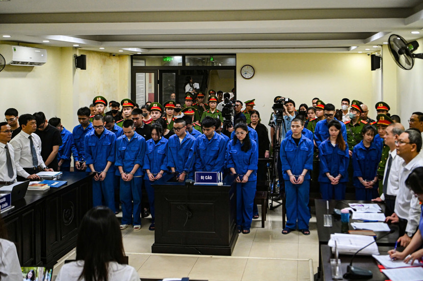 Toàn cảnh phiên tòa xét xử sơ thẩm Toàn cảnh phiên tòa xét xử sơ thẩm