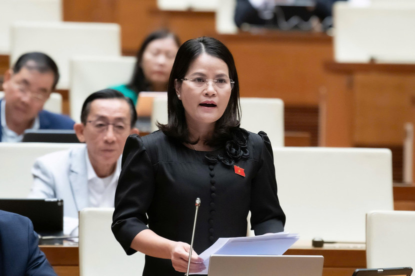 Đại biểu Nguyễn Hoàng Bảo Trân (đoàn TP HCM) phát biểu thảo luận