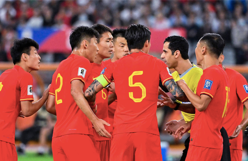 Tuyển Trung Quốc gây thất vọng với 3 tấm thẻ đỏ và thua ngược Hong Kong Tuyển Trung Quốc gây thất vọng với 3 tấm thẻ đỏ và thua ngược Hong Kong