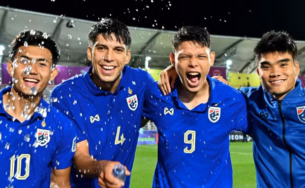 Thái Lan hoàn thành hai mục tiêu là vào vòng 1/8 Asian Cup và chiếm lại ngôi số 1 Đông Nam Á chỉ sau hai trận đấu