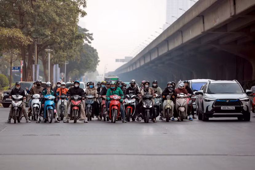Cùng với việc tăng cường xử lý vi phạm, lực lượng CSGT Hà Nội sẽ đẩy mạnh công tác tuần tra, kiểm soát và triển khai nhiều hoạt động tuyên truyền để nâng cao ý thức chấp hành Luật Giao thông của người dân Cùng với việc tăng cường xử lý vi phạm, lực lượng CSGT Hà Nội sẽ đẩy mạnh công tác tuần tra, kiểm soát và triển khai nhiều hoạt động tuyên truyền để nâng cao ý thức chấp hành Luật Giao thông của người dân