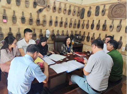 Kiểm tra quy trình cũng như việc sản xuất bánh Trung thu để đảm bảo an toàn chất lượng trước khi bán ra thị trường