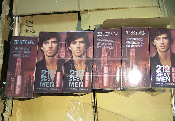 Sốc: Nước hoa Chanel, Gucci… đổ đống ngoài bãi xe ảnh 4