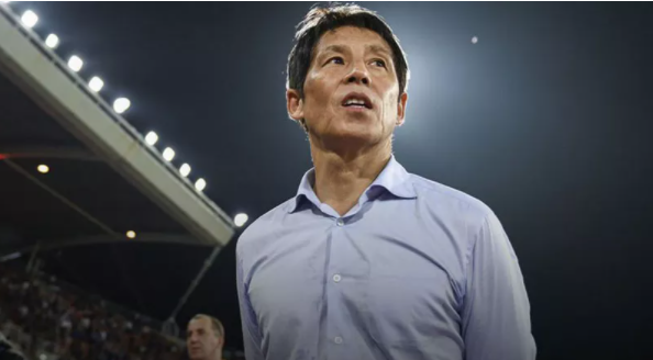 HLV Nishino lo cầu thủ Thái Lan mệt mỏi, chán bóng đá khi lên tuyển