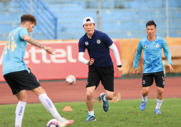 Hà Nội FC tiếp tục phải "chạy theo" lịch mới điều chỉnh từ ban tổ chức AFC Cup 2021 Hà Nội FC tiếp tục phải "chạy theo" lịch mới điều chỉnh từ ban tổ chức AFC Cup 2021