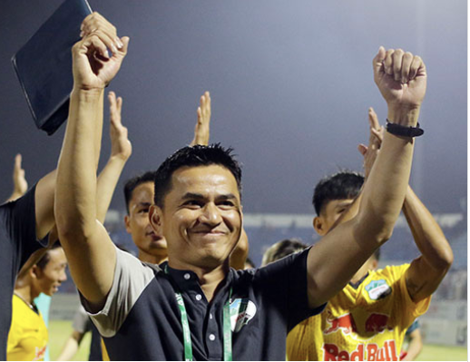 Đoàn quân của Kiatisak nối dài chuỗi trận bất bại