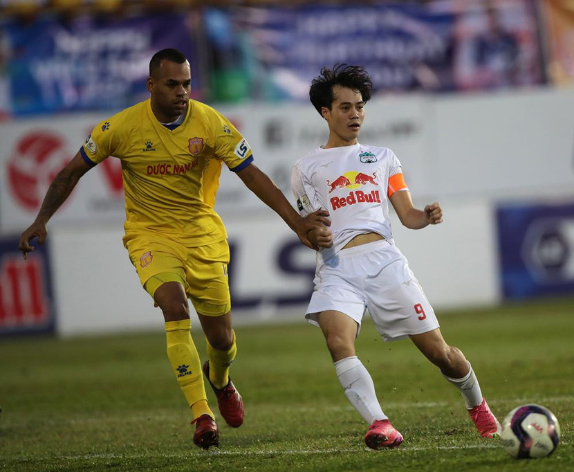 Văn Toàn (phảI) là một trong số các chân sút nội đang có phong độ cao tại V-League 2021 Văn Toàn (phảI) là một trong số các chân sút nội đang có phong độ cao tại V-League 2021