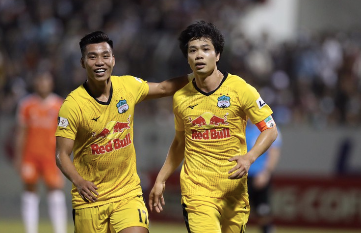 Công Phượng (phải) ấn định chiến thắng 2-0 cho HAGL trên sân Đà Nẵng