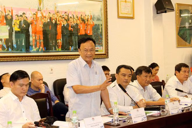 Ông Lê Hồng Thanh phát biểu tại một cuộc họp Ban Chấp hành VFF