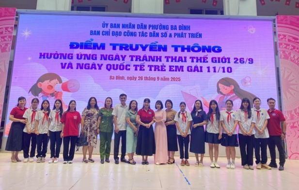 Điểm Truyền thông hưởng ứng Ngày tránh thai Thế giới (26-9) và Ngày quốc tế trẻ em gái (11/-0) năm 2025 tại trường THCS Nguyễn Công Trứ, Hà Nội