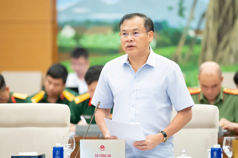 Thứ trưởng Bộ Công an Nguyễn Văn Long phát biểu tại phiên họp