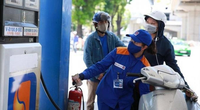 Giá xăng dầu còn diễn biến phức tạp, cần kiềm chế đà tăng của mặt hàng này