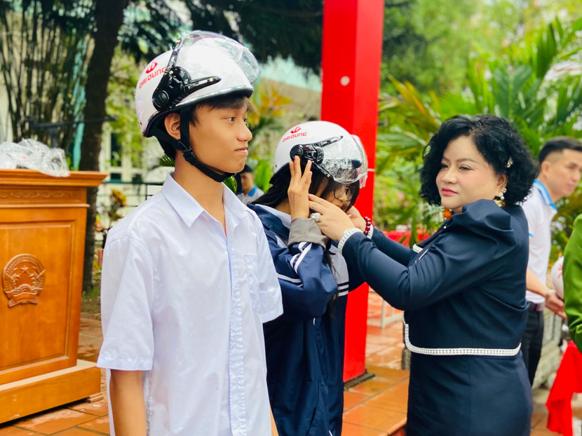 Không chỉ dừng ở hoạt động tài trợ, Tập đoàn Đại Dũng đã cho thấy hình ảnh một doanh nghiệp có trách nhiệm xã hội, lấy sự an toàn cộng đồng làm giá trị cốt lõi đồng hành cùng sự phát triển bền vững Không chỉ dừng ở hoạt động tài trợ, Tập đoàn Đại Dũng đã cho thấy hình ảnh một doanh nghiệp có trách nhiệm xã hội, lấy sự an toàn cộng đồng làm giá trị cốt lõi đồng hành cùng sự phát triển bền vững