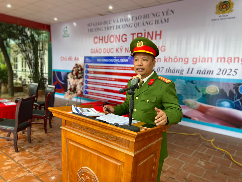 Trung tá Nguyễn Mạnh Hùng, đại diện Trung tâm Dạy nghề & đào tạo lái xe, Trường Cao đẳng Cảnh sát nhân dân I chia sẻ về chương trình Trung tá Nguyễn Mạnh Hùng, đại diện Trung tâm Dạy nghề & đào tạo lái xe, Trường Cao đẳng Cảnh sát nhân dân I chia sẻ về chương trình