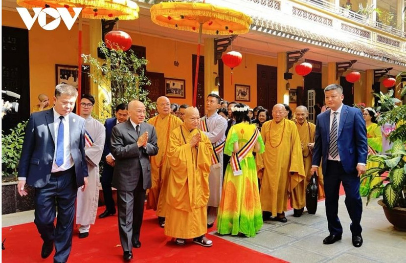 Quốc vương Campuchia Norodom Sihamoni tham quan chùa Quán Sứ Quốc vương Campuchia Norodom Sihamoni tham quan chùa Quán Sứ