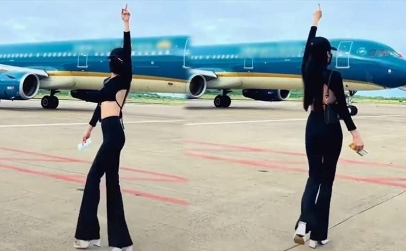 Nữ hành quay clip để đăng tải trên mạng xã hội, đe dọa an toàn bay đã bị xử phạt Nữ hành quay clip để đăng tải trên mạng xã hội, đe dọa an toàn bay đã bị xử phạt