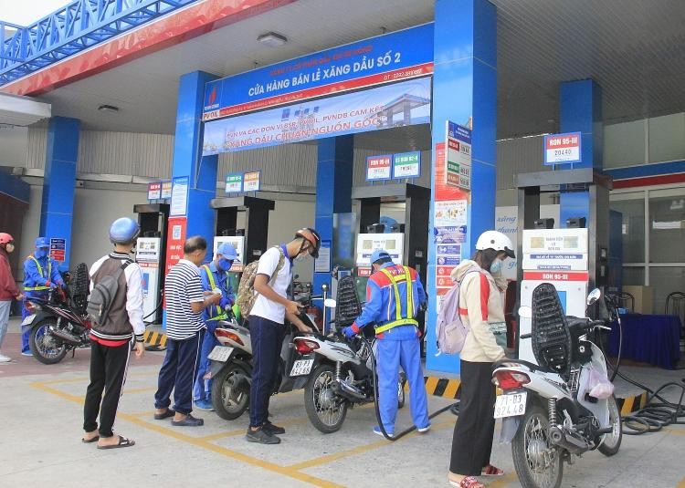 Xăng là mặt hàng tiêu dùng phổ biến, thiết yếu nên không cần đánh thuế TTĐB