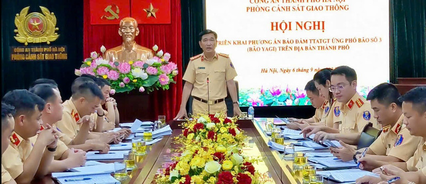 Đại tá Trần Đình Nghĩa - Trưởng phòng Cảnh sát giao thông yêu cầu cán bộ chiến sĩ nâng cao tinh thần trách nhiệm để ứng phó với cơn bão số 3 - siêu bão Yagi