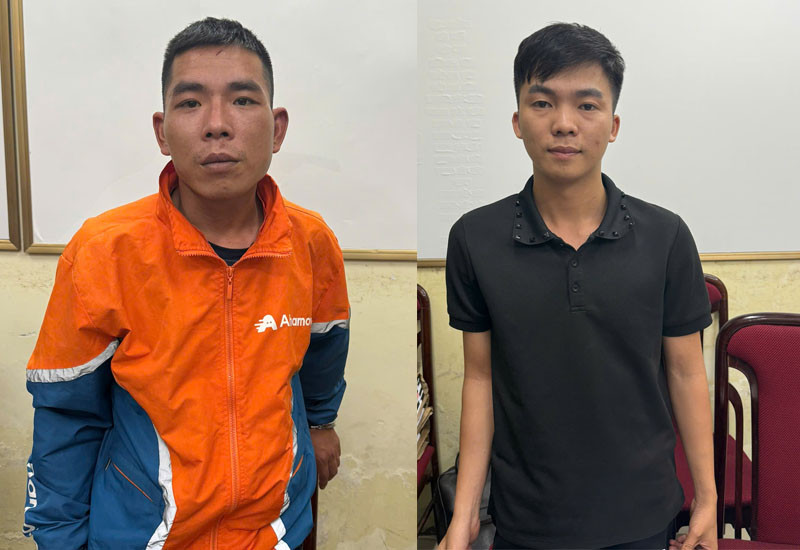 Đối tượng Hoàng Cao Trung (trái) - kẻ gây ra nhiều vụ cướp giật điện thoại trên địa bàn thành phố Hà Nội bị Cảnh sát hình sự bắt giữ