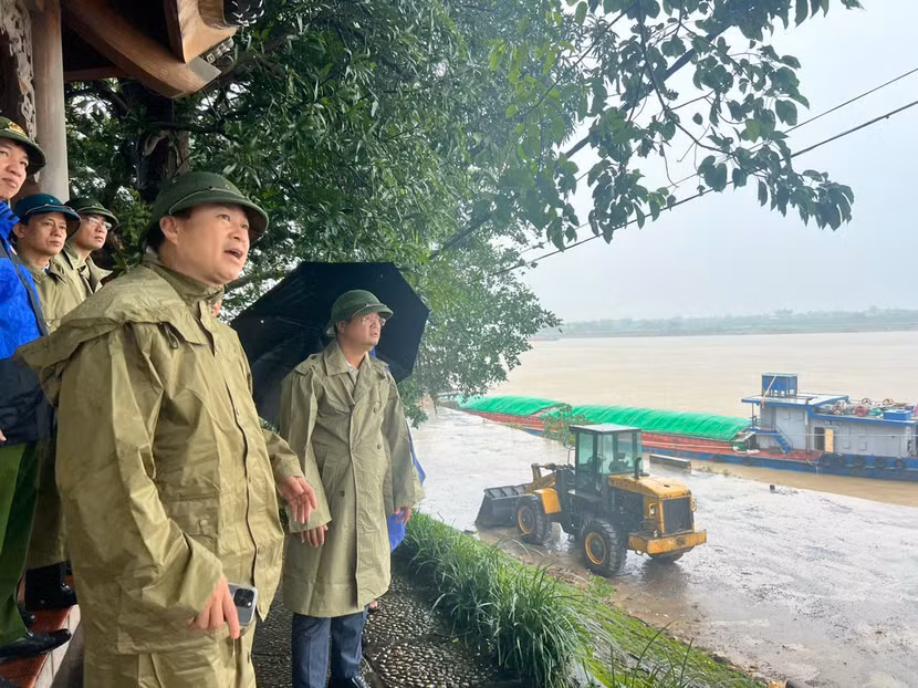 Đoàn công tác CATP Hà Nội và huyện Phúc Thọ kiểm tra, làm việc tại các xã về công tác ứng phó với bão số 3.