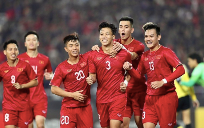 FPT Play nắm quyền sản xuất, phát sóng tất cả trận đấu của các đội tuyển bóng đá quốc gia nam Việt Nam từ 2023 đến 2027 FPT Play nắm quyền sản xuất, phát sóng tất cả trận đấu của các đội tuyển bóng đá quốc gia nam Việt Nam từ 2023 đến 2027