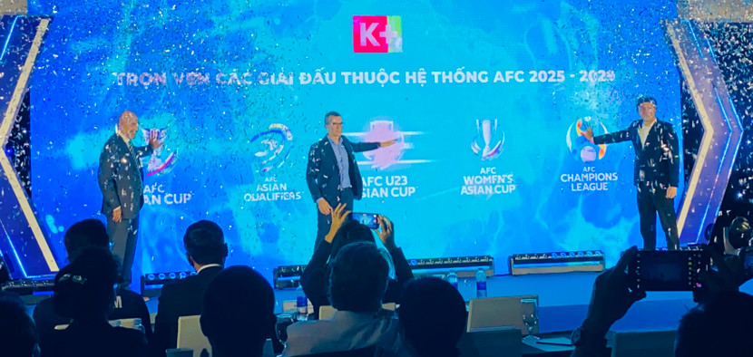 Đại diện AFC và K+ tại lễ công bố thoả thuận hợp tác, sáng 8-6
