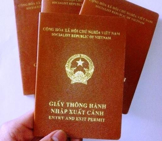 Giấy thông hành là giấy tờ do cơ quan có thẩm quyền của Việt Nam cấp cho công dân Việt Nam để qua lại biên giới theo điều ước quốc tế giữa Việt Nam với nước có chung đường biên giới
