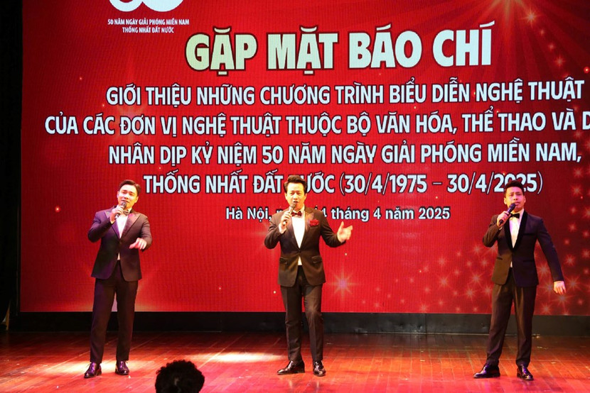 Một tiết mục nghệ thuật tại buổi gặp mặt báo chí thông tin về chương trình.