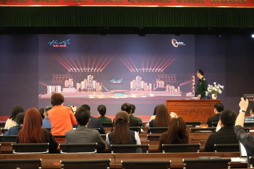 Sân khấu hoành tráng của chương trình được giới thiệu tại buổi họp báo. Sân khấu hoành tráng của chương trình được giới thiệu tại buổi họp báo.