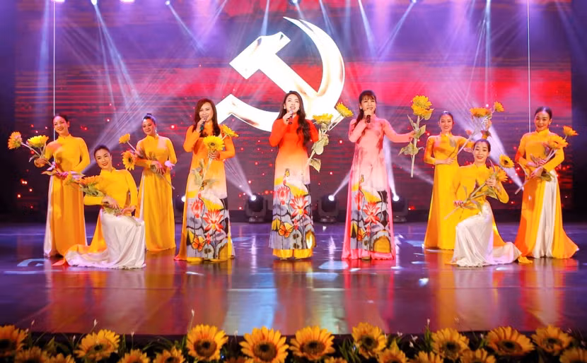 Các chương trình nghệ thuật được dàn dựng công phu, có sự góp mặt của nhiều nghệ sĩ nổi tiếng