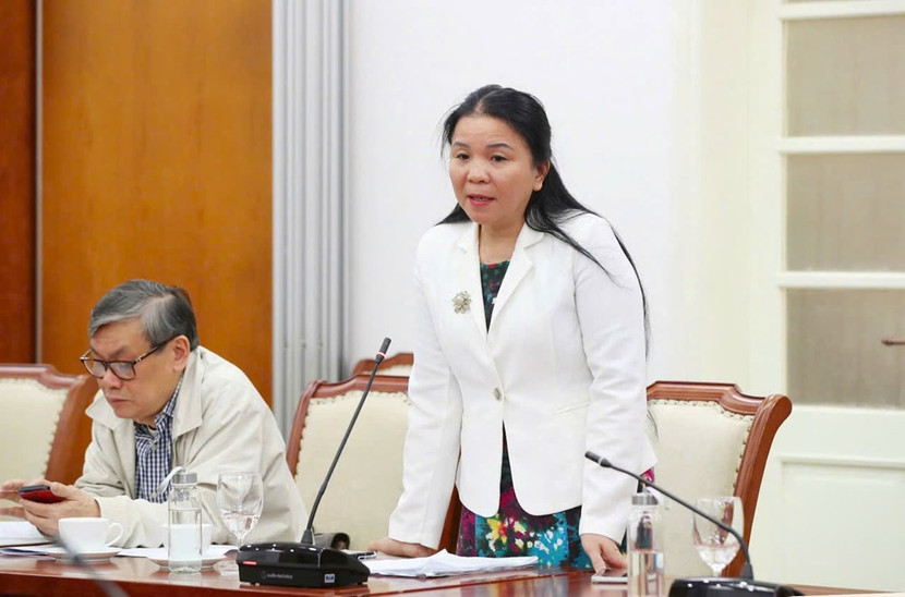 Tác giả Minh Nguyệt (Hội Nghệ sĩ Sân khấu Việt Nam) phát biểu ý kiến