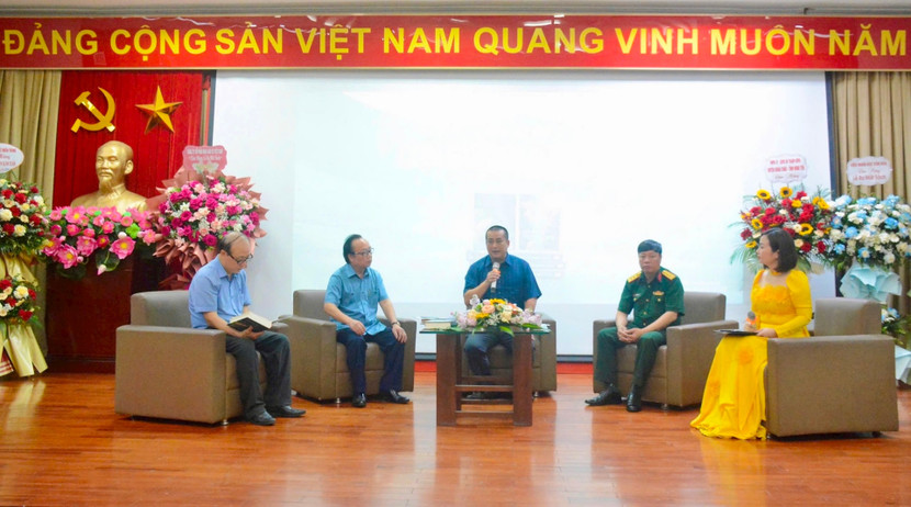 Tác giả Nguyễn Xuân Tuấn chia sẻ về quá trình thực hiện cuốn sách Tác giả Nguyễn Xuân Tuấn chia sẻ về quá trình thực hiện cuốn sách