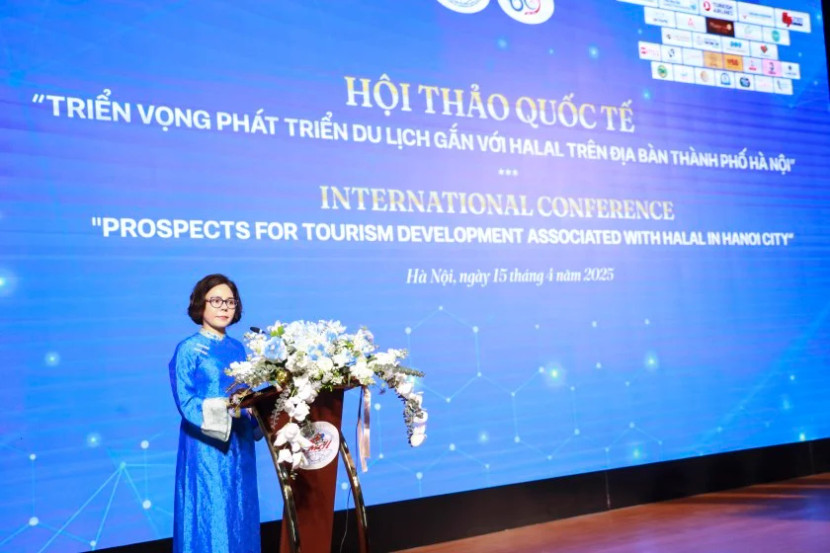 TS. Trịnh Thị Thu Hà, Hiệu trưởng Trường Cao đẳng Thương mại và du lịch Hà Nội phát biểu khai mạc chương trình. (Ảnh: Nam Phương) TS. Trịnh Thị Thu Hà, Hiệu trưởng Trường Cao đẳng Thương mại và du lịch Hà Nội phát biểu khai mạc chương trình. (Ảnh: Nam Phương)