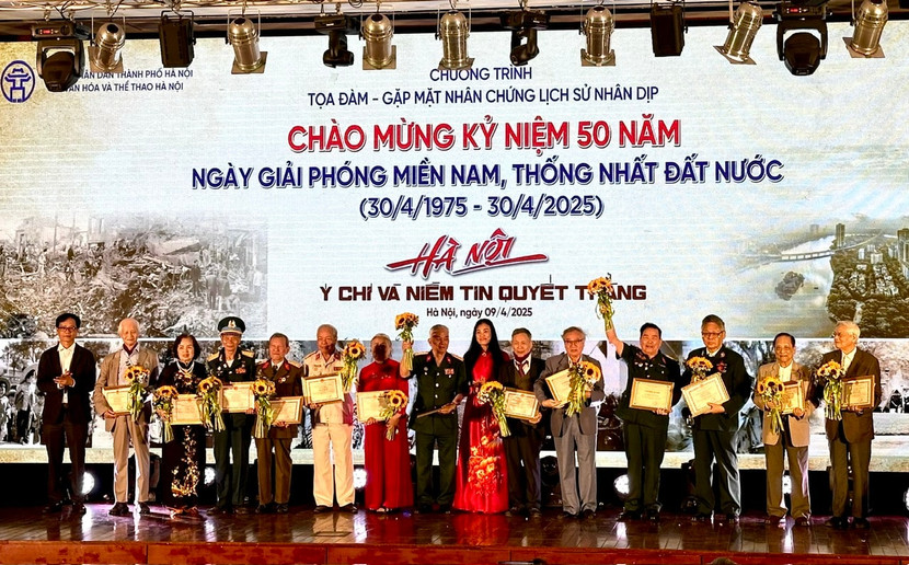 Các vị khách mời đã tham gia chương trình giao lưu Các vị khách mời đã tham gia chương trình giao lưu