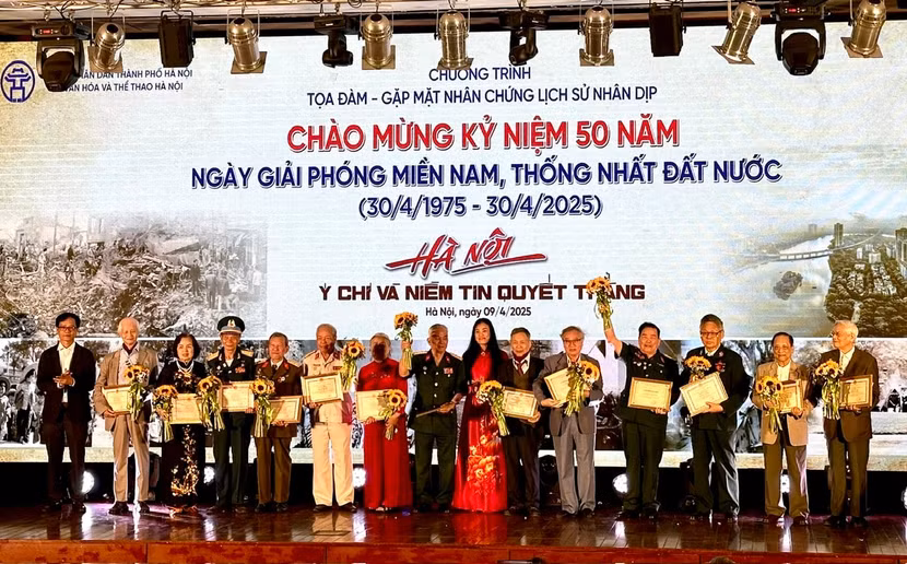 Các vị khách mời đã tham gia chương trình giao lưu