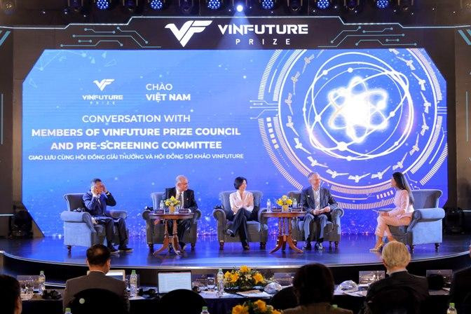 Hội đồng giải thưởng VinFuture giao lưu trong chương trình "Chào Việt Nam" sáng 18-1