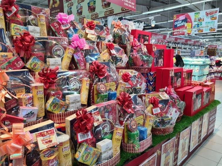 Giỏ quà Tết chủ yếu là hàng Việt Giỏ quà Tết chủ yếu là hàng Việt