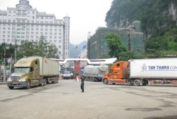 Nhanh chóng thông quan hàng hóa tại khu vực cửa khẩu