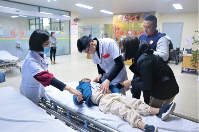 Cấp cứu bệnh nhân trong ngày Tết tại Bệnh viện E Cấp cứu bệnh nhân trong ngày Tết tại Bệnh viện E