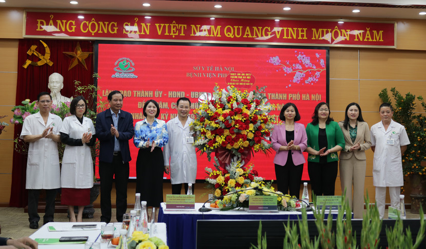 Phó Bí thư Thường trực Thành ủy Hà Nội chúc mừng Bệnh viện Phụ sản Hà Nội Phó Bí thư Thường trực Thành ủy Hà Nội chúc mừng Bệnh viện Phụ sản Hà Nội
