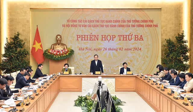 Phó Thủ tướng Trần Lưu Quang chủ trì phiên họp (Ảnh: VGP)