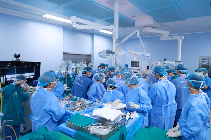 150 y bác sĩ Bệnh viện 108 tham gia ca phẫu thuật hiến ghép tạng ngày 30 Tết