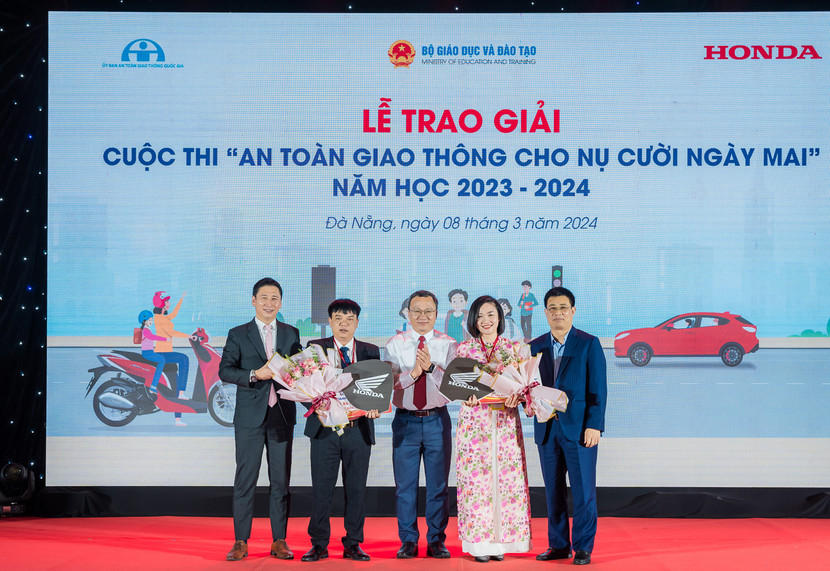Giải xuất sắc đã được trao cho hai giáo viên